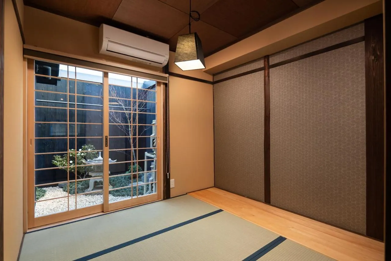 Kanade Inari-Sandomae Kyoto